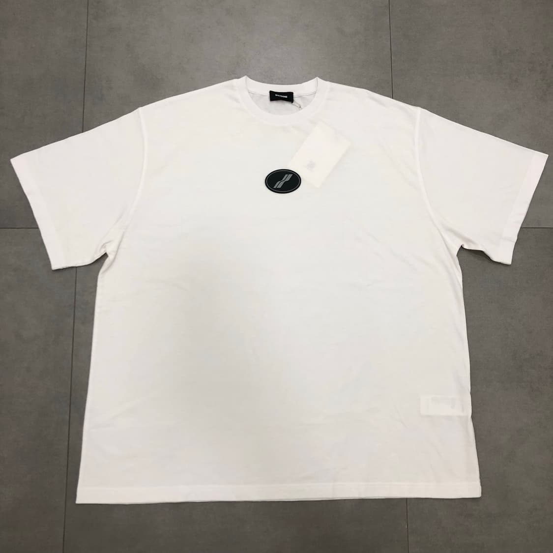 웰던 we11done 더티 오버사이즈 로고 패치 반팔티셔츠 L 상품이미지1