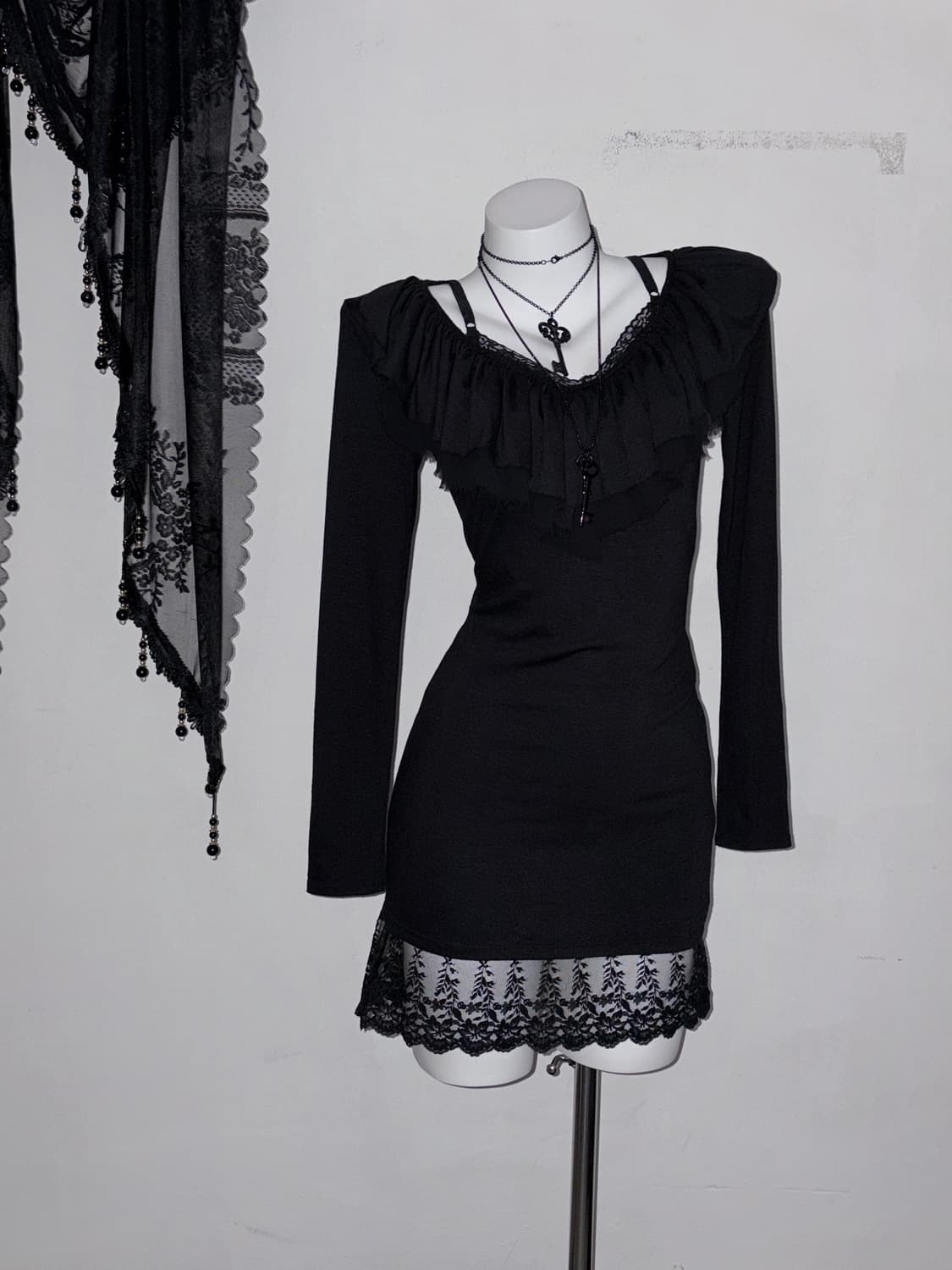 블랙 러플 원피스 연말모임룩 추천 🖤  상품이미지2