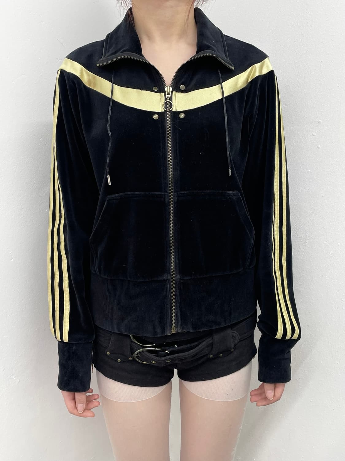 아디다스 벨벳 골드 로고 집업 상품이미지2