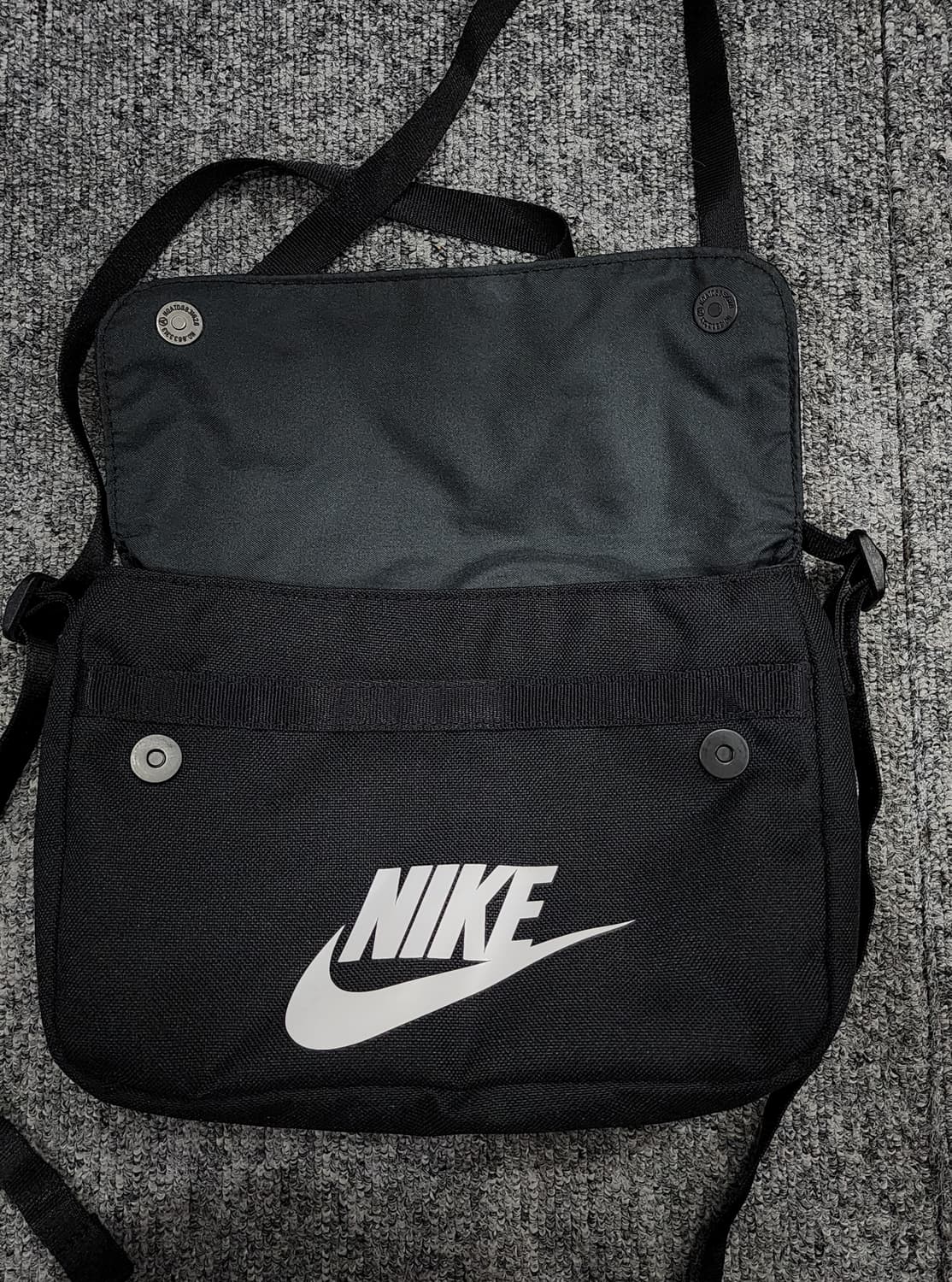 나이키 퓨추라 크로스백 미니백 가방 상품이미지5