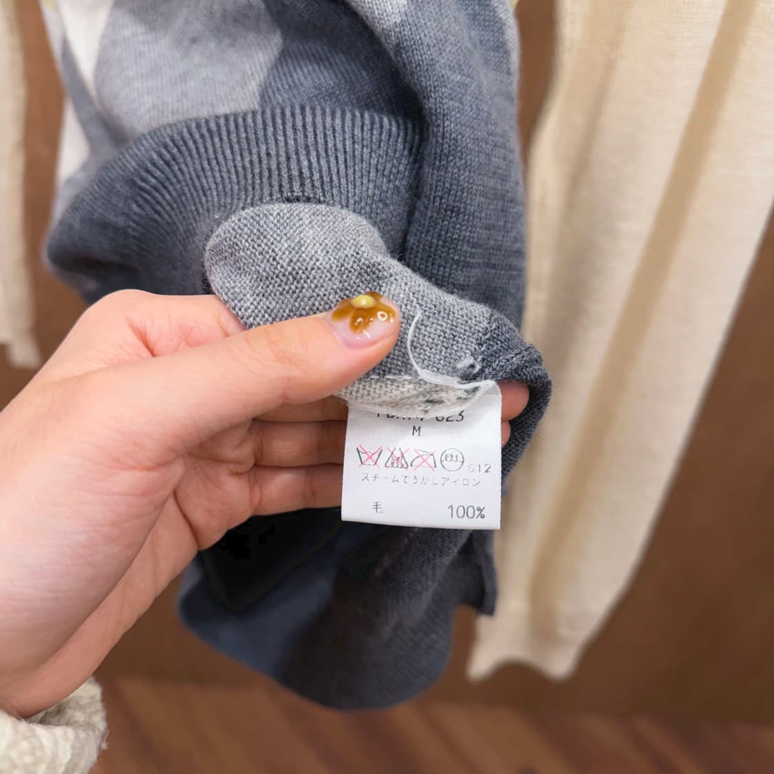 버버리 울 하프넥 니트 아가일 패턴 로고 자수 디테일 베이지 그레이 상품이미지8