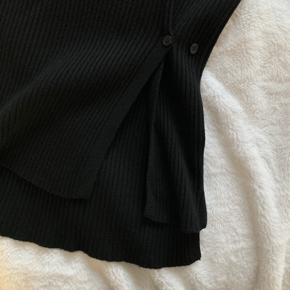 반폴라 옆트임 버튼조절 골지 슬림 블랙 니트 상품이미지9