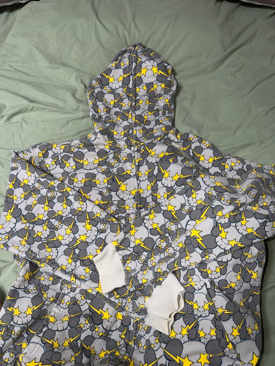 2005 BAPE x KAWS Cloud Camo Hoodie XL 상품이미지1