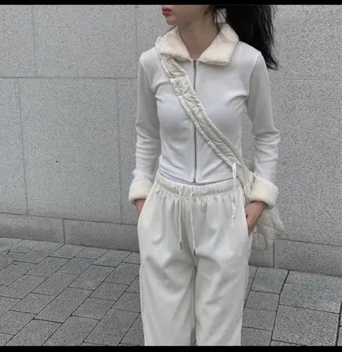 에이블리 기븐 퍼 카라 니트 집업 블랙 애니원모어 상품이미지3