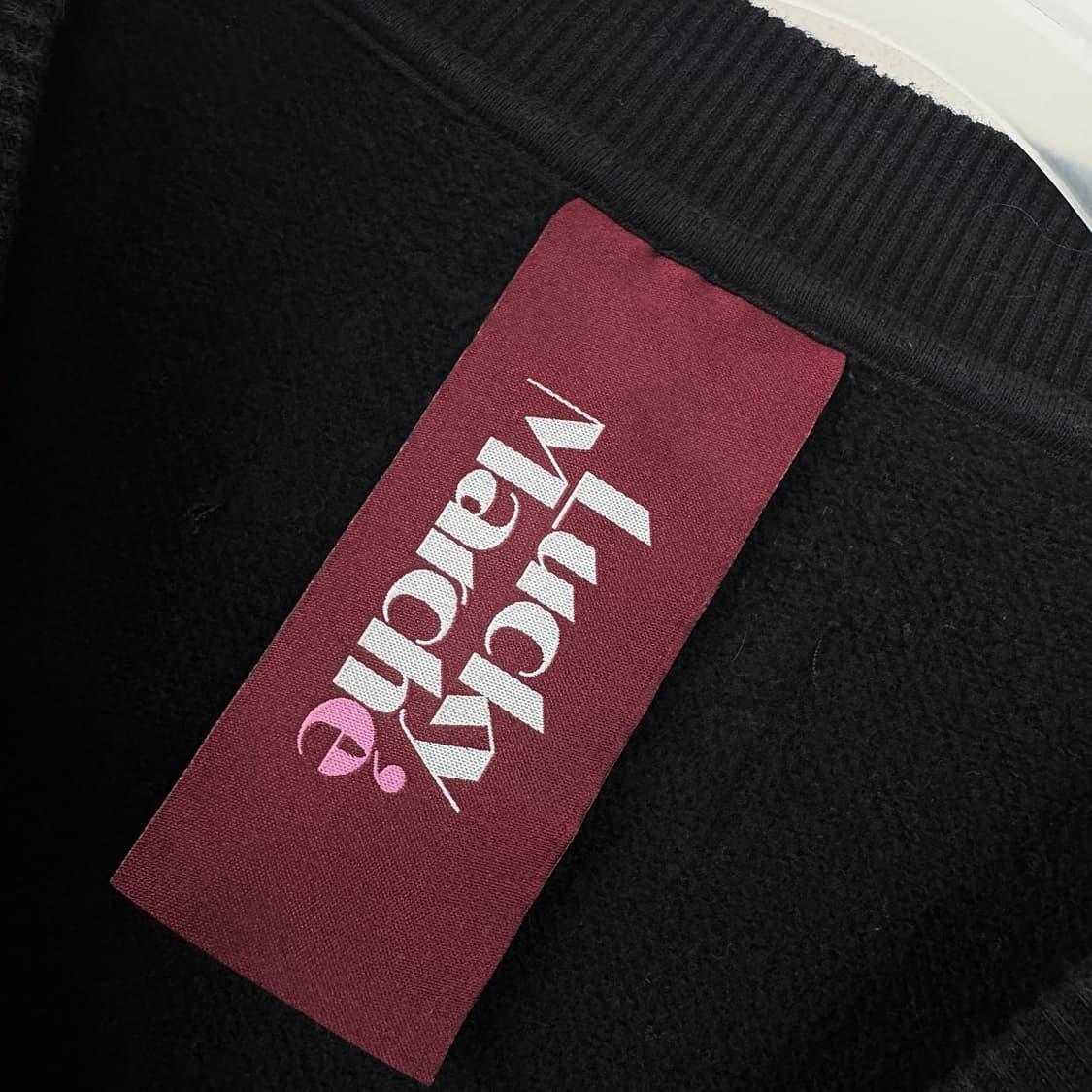 럭키마르쉐 엠블럼 스웨트셔츠 상품이미지3