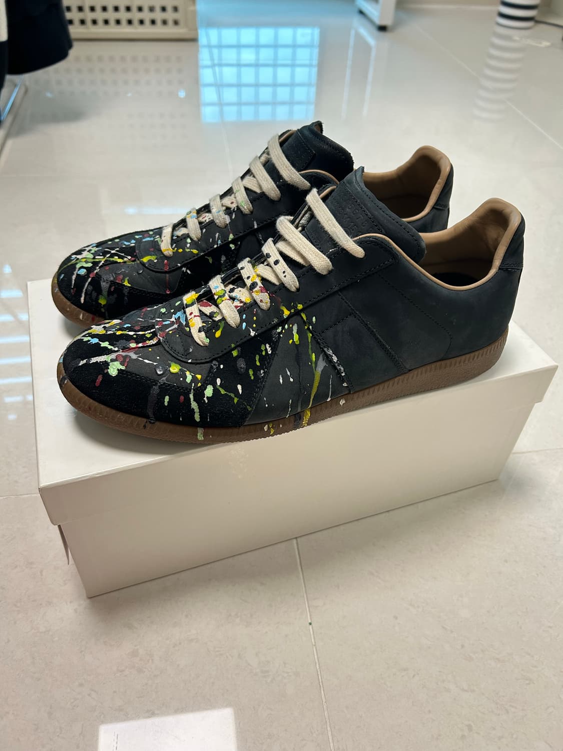 마르지엘라 독일군 페인팅 드롭 블랙 43.5 상품이미지1