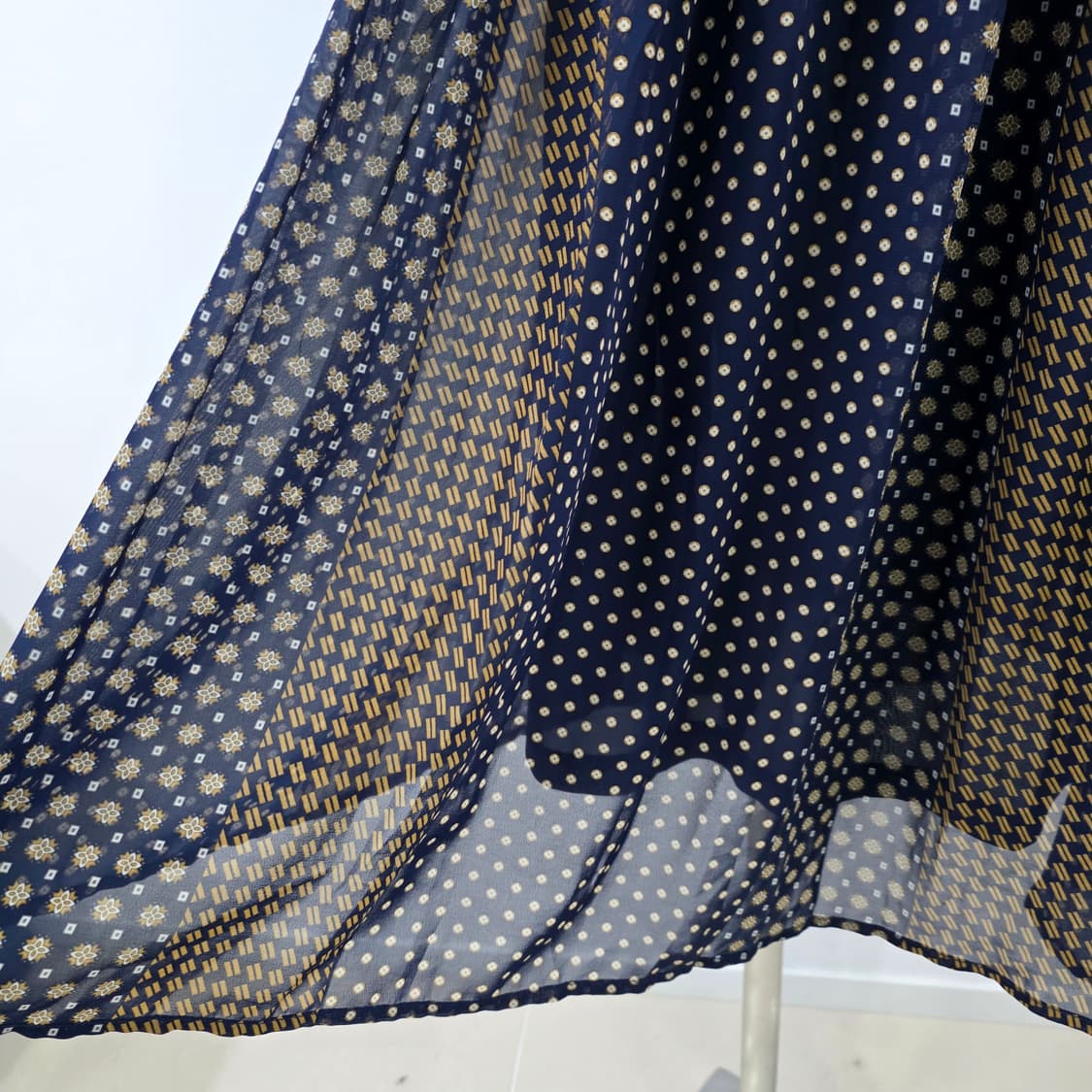 네이비 믹스패턴 쉬폰 롱 스커트 상품이미지6