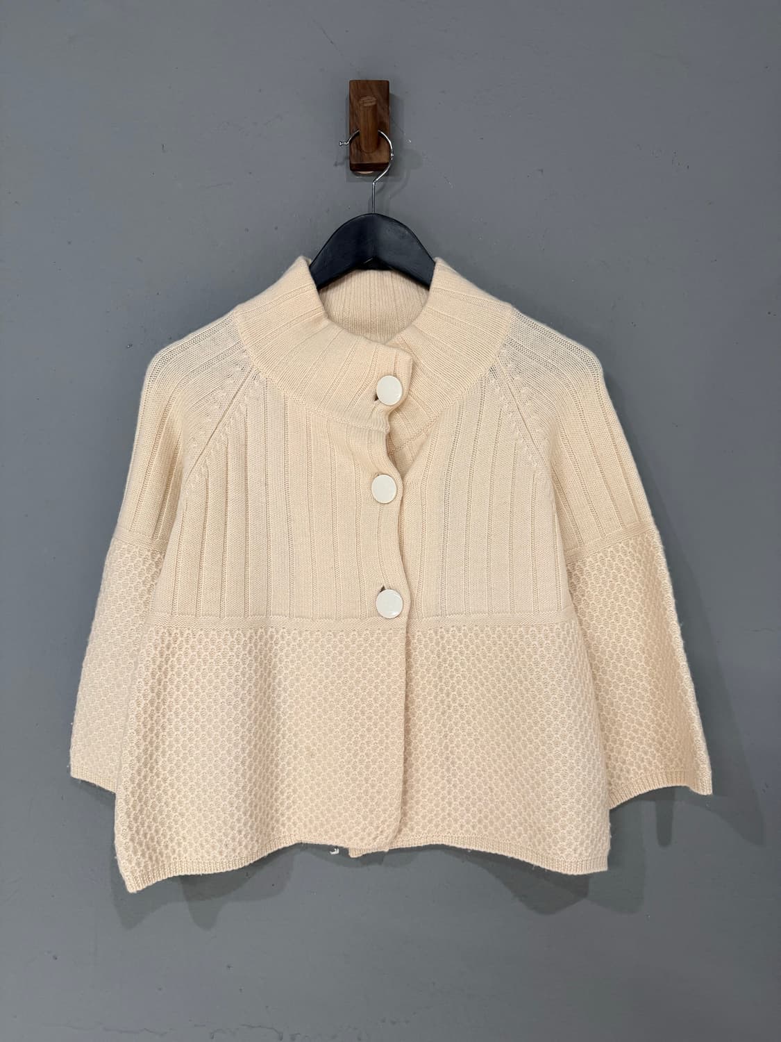 KUMIKYOKU button point cardigan 상품이미지5