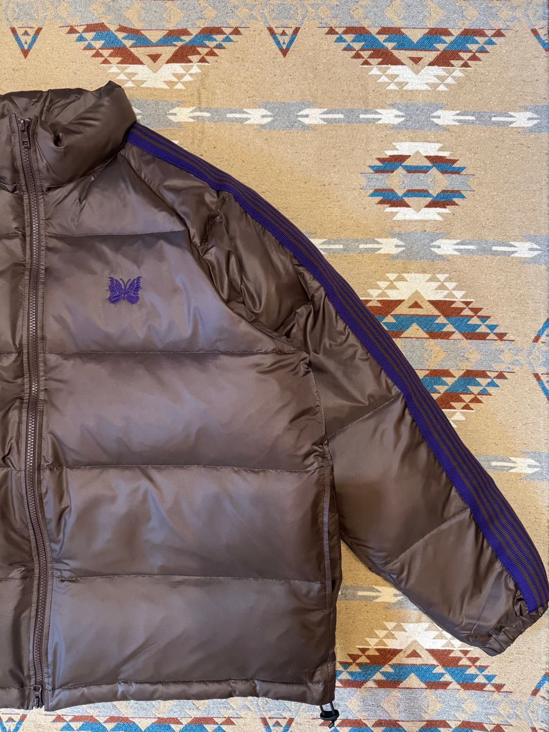 [L] 니들스 x 빔즈 다운 자켓 브라운  상품이미지3