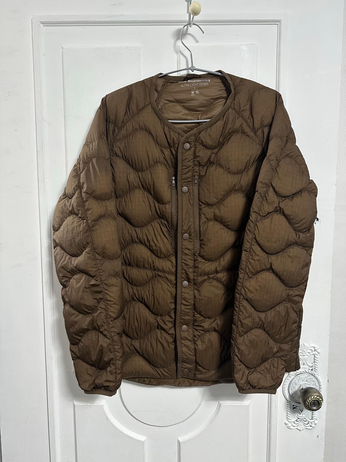 유니클로 화이트마운티니어링 울트라라이트 다운 상품이미지1