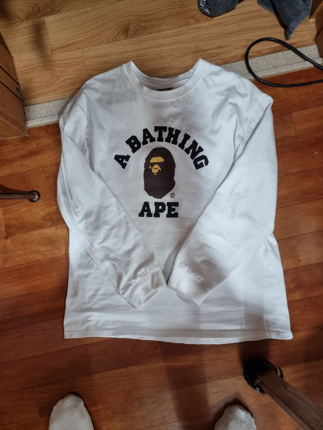 베이프 화이트 롱슬리브  상품이미지1