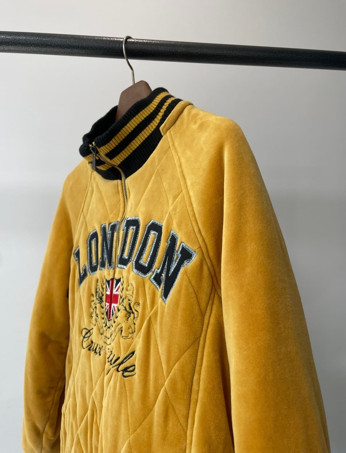 (100) crux 크럭스 런던 타이포 옐로우 자켓 상품이미지2