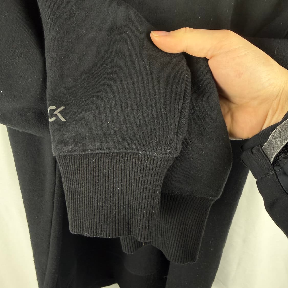 S) 켈빈클라인 퍼포먼스 스몰로고 맨투맨 상품이미지4