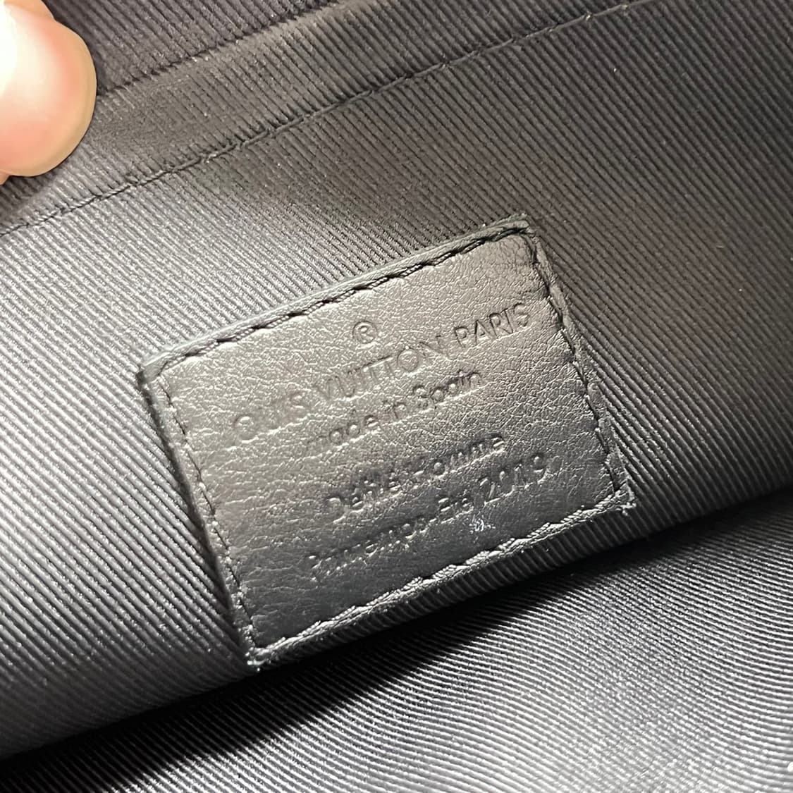 루이비통 버질아블로 쉐도우 체인 클러치백 상품이미지6