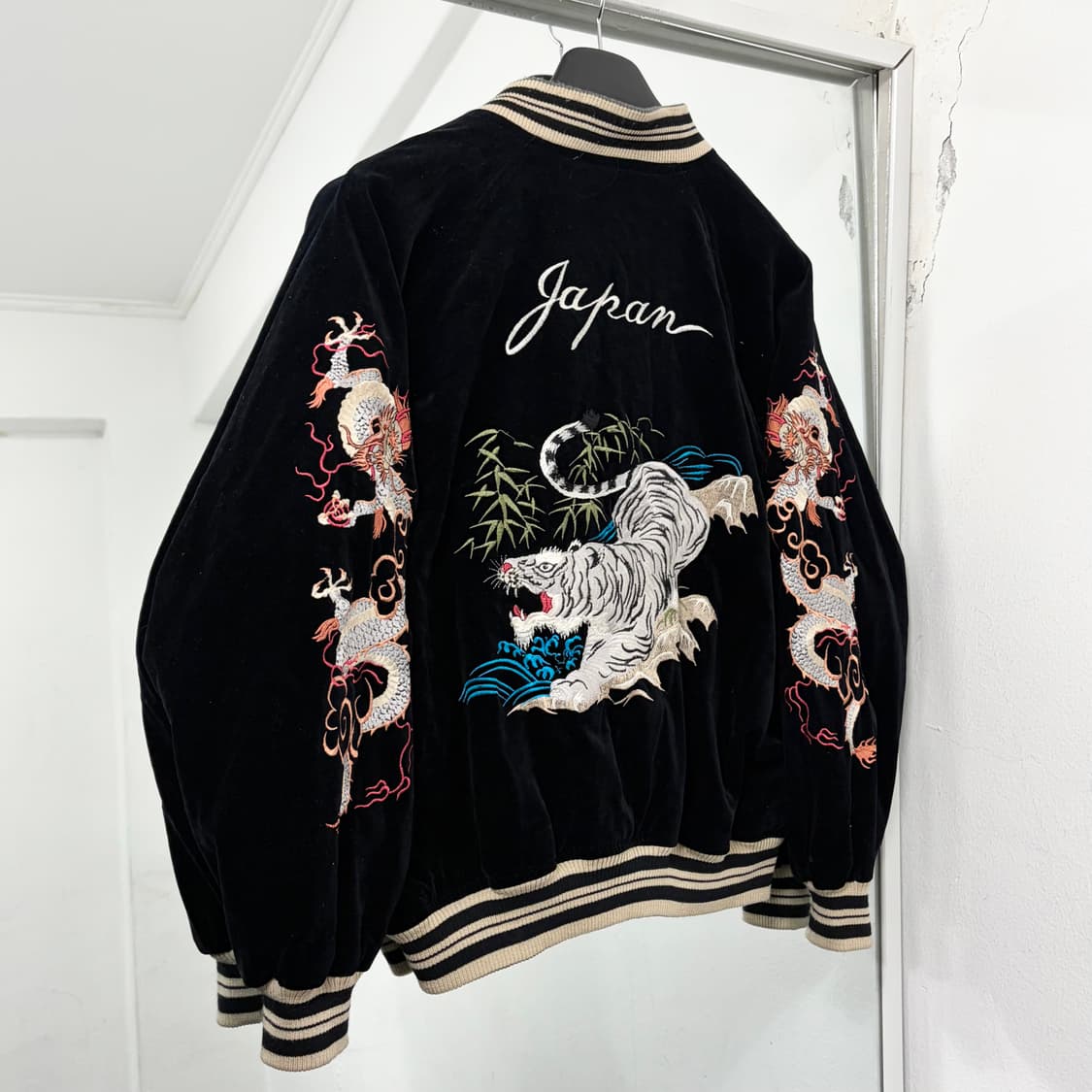 Humber 리버시블 벨벳 자수 스카쟌 자켓 상품이미지1