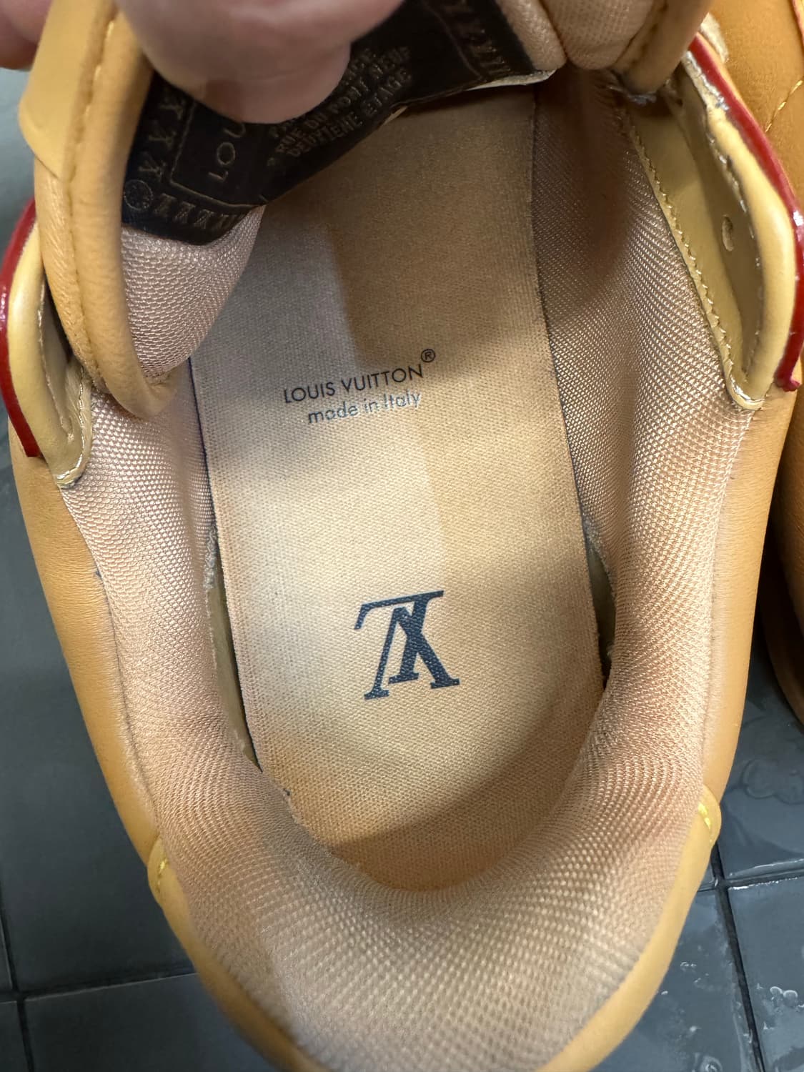 Louis Vuitton 루이비통 LV 버터소프트 로고 레더 코르테즈 상품이미지7