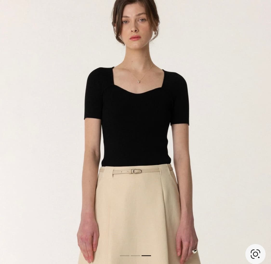 킨더살몬 우먼 하트 넥 하프 니트 탑 블랙 상품이미지1