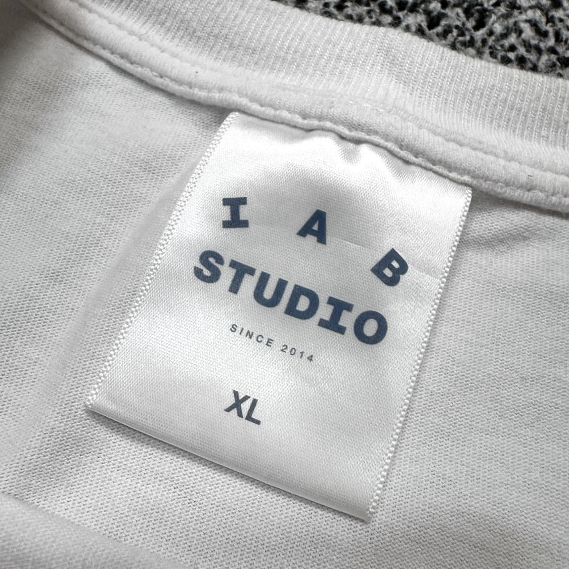 Name : 아이앱스튜디오 시그니처 후면 빅로고 반팔 :)  상품이미지6