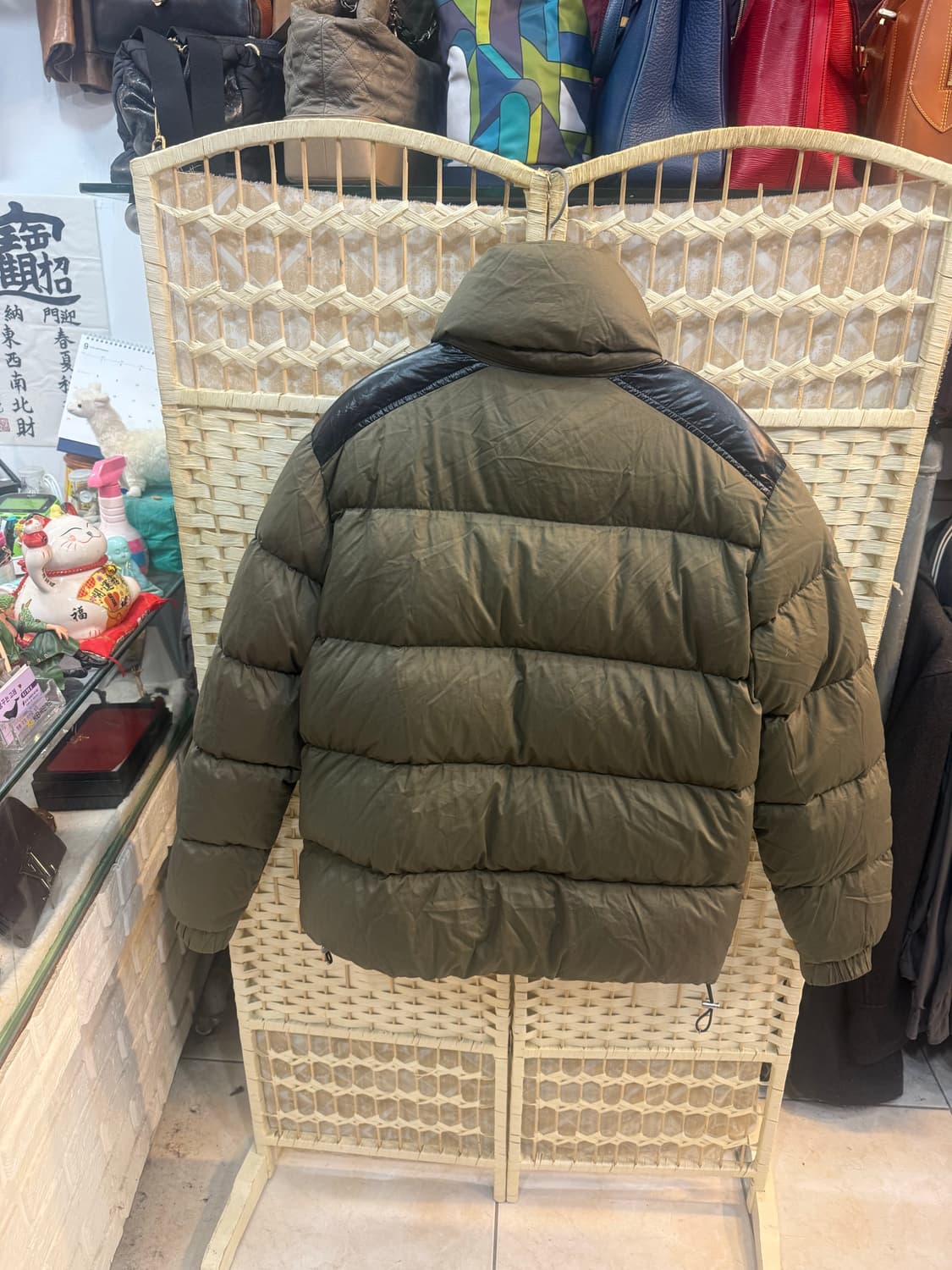 2/100 정품 몽클레어 지니어스 베르니에 패딩 팝니다 상품이미지9