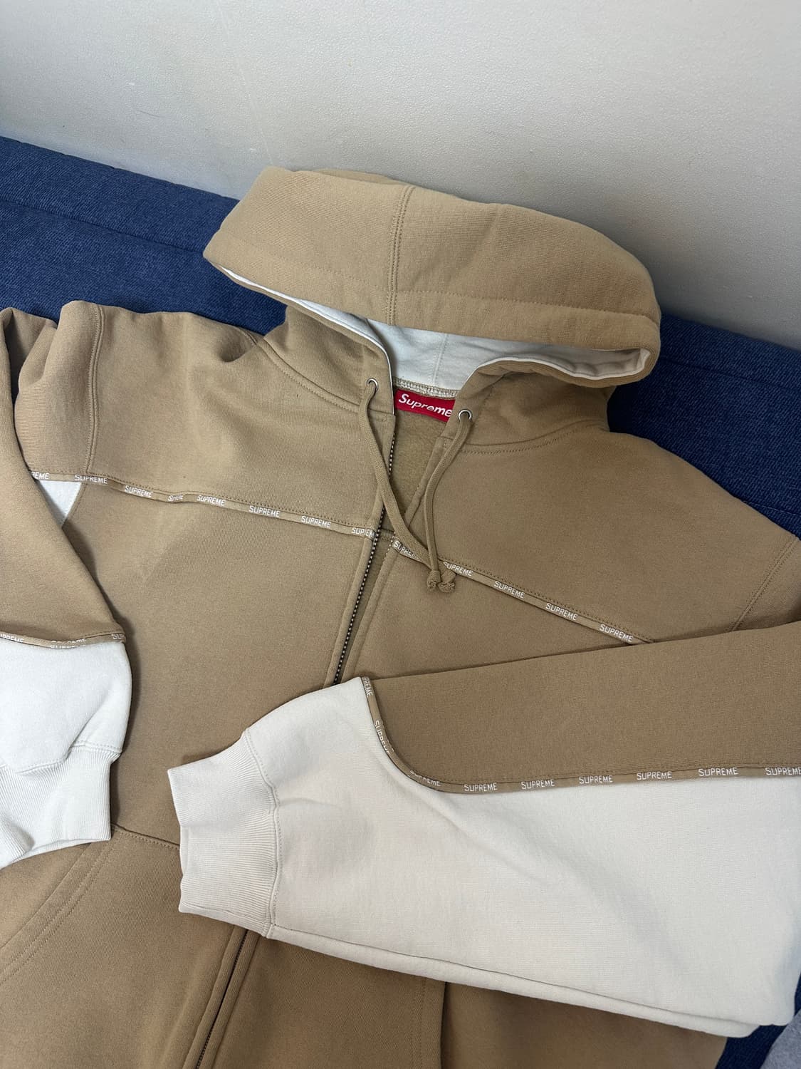 25fw 슈프림 파이핑 집업 후드 다크 탄 새상품 L 상품이미지3