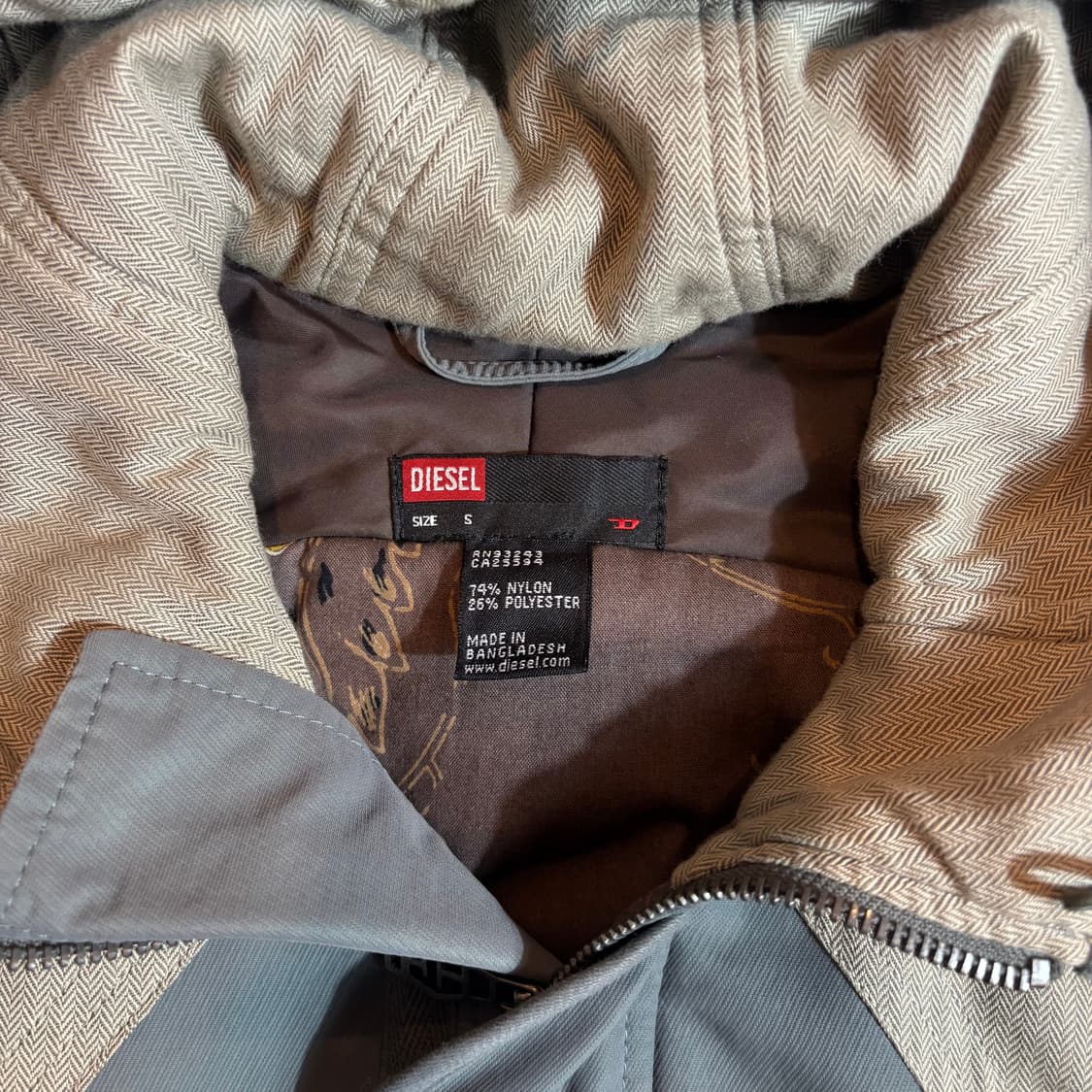 디젤 트루릴리전 로고 커스텀 숏 패딩 자켓 상품이미지8