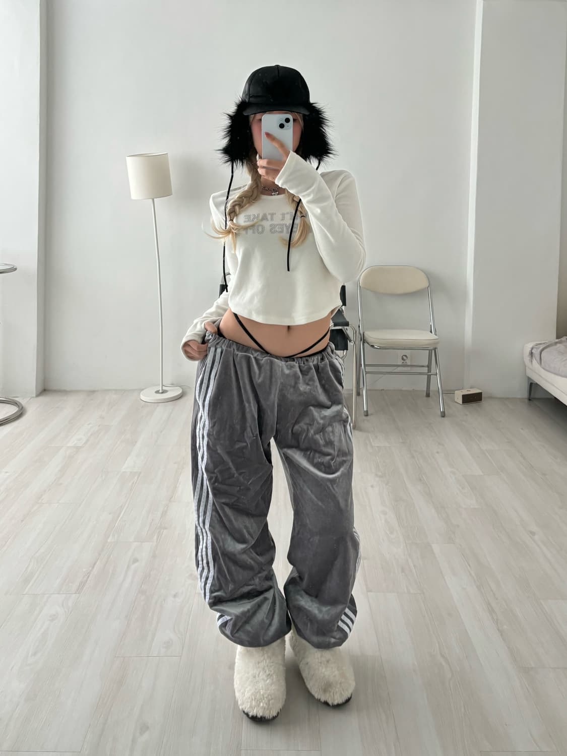 플레이보이 레터링 벨벳 사이드라인 밴딩 조거팬츠 상품이미지5