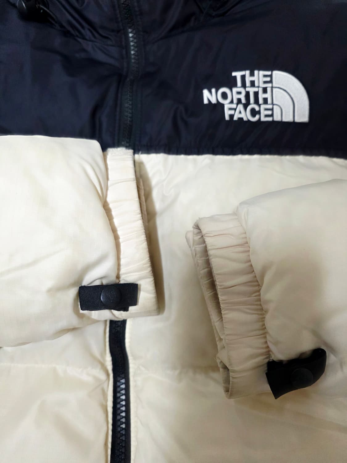 [노스페이스] 화이트라벨 눕시 온볼 패딩 크림 블랙 85(XS) 실측 M 상품이미지5