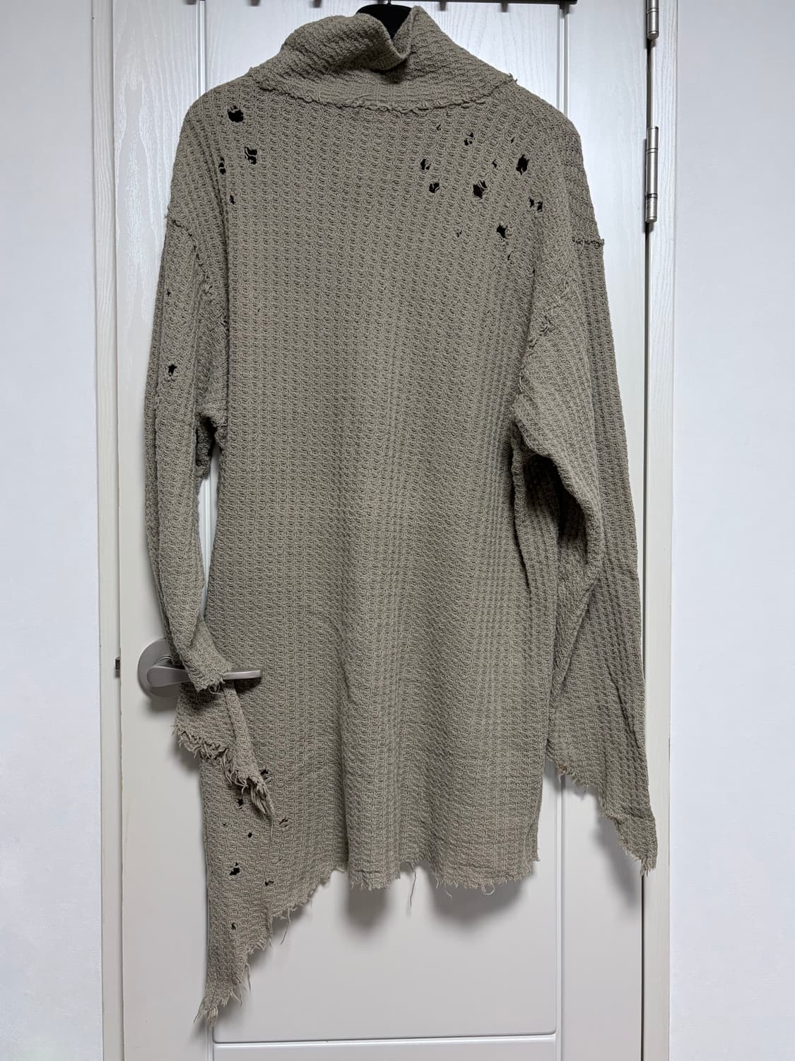 미하라야스히로 디스트레스드 터틀넥 롱니트 상품이미지2