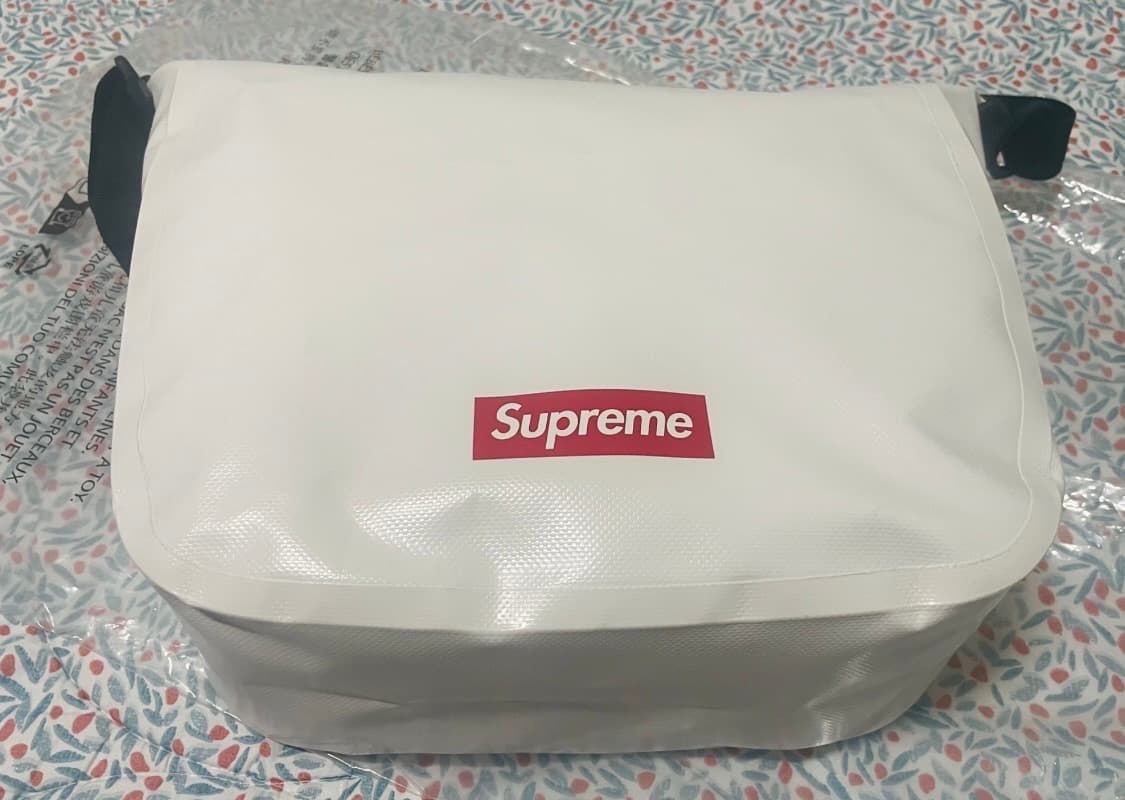 슈프림x오르트립 스몰 메신저백 화이트(24SS) 상품이미지4