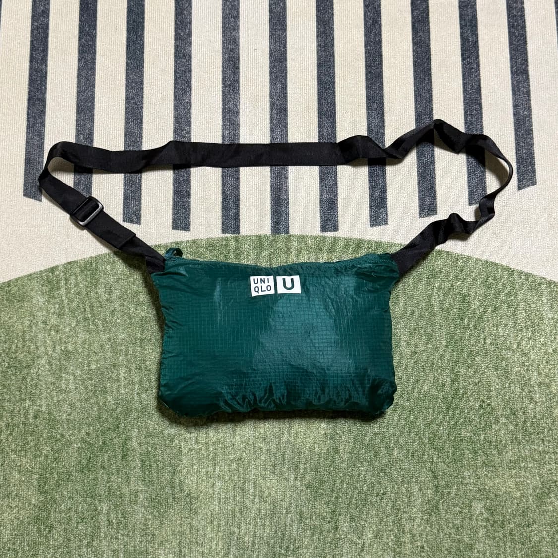 유니클로 U 포켓터블 트랙 탑 패커블팩 바람막이  상품이미지4