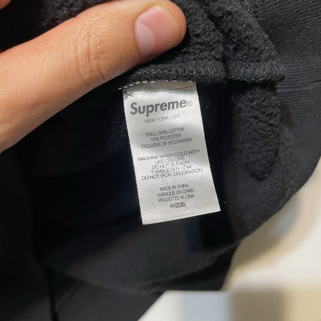 22FW 슈프림 US-NY 후드티 블랙 상품이미지8
