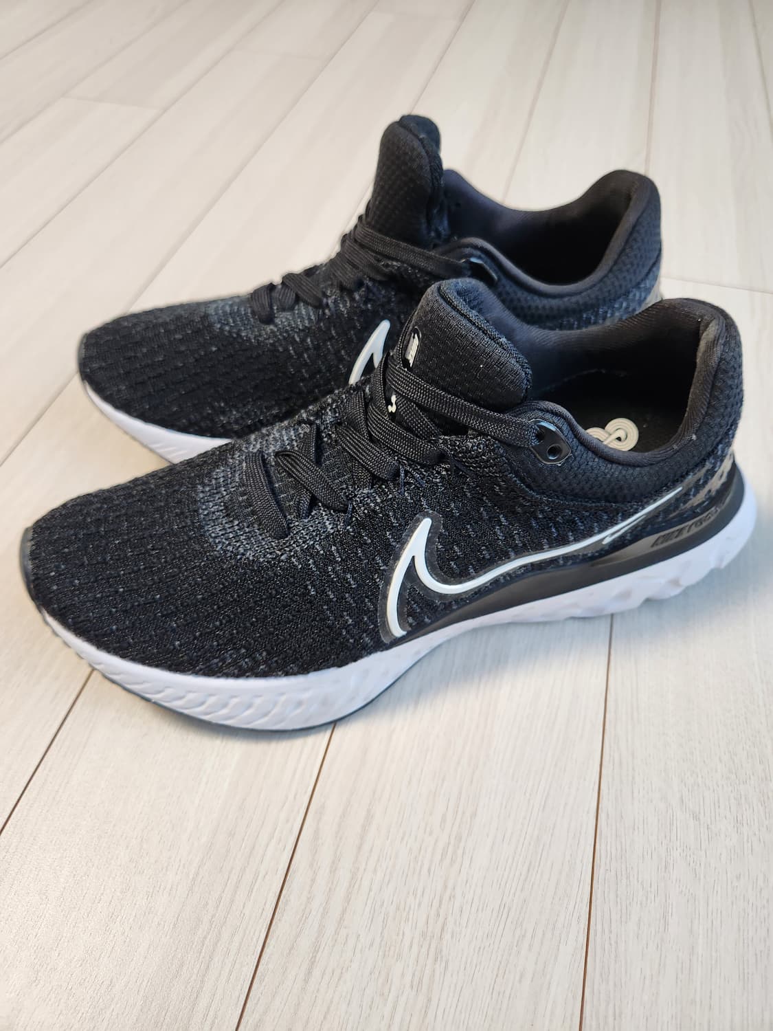 새상품급)나이키 운동화 리액트 인피니티 런 플라이니트3 DH5392-00 상품이미지1