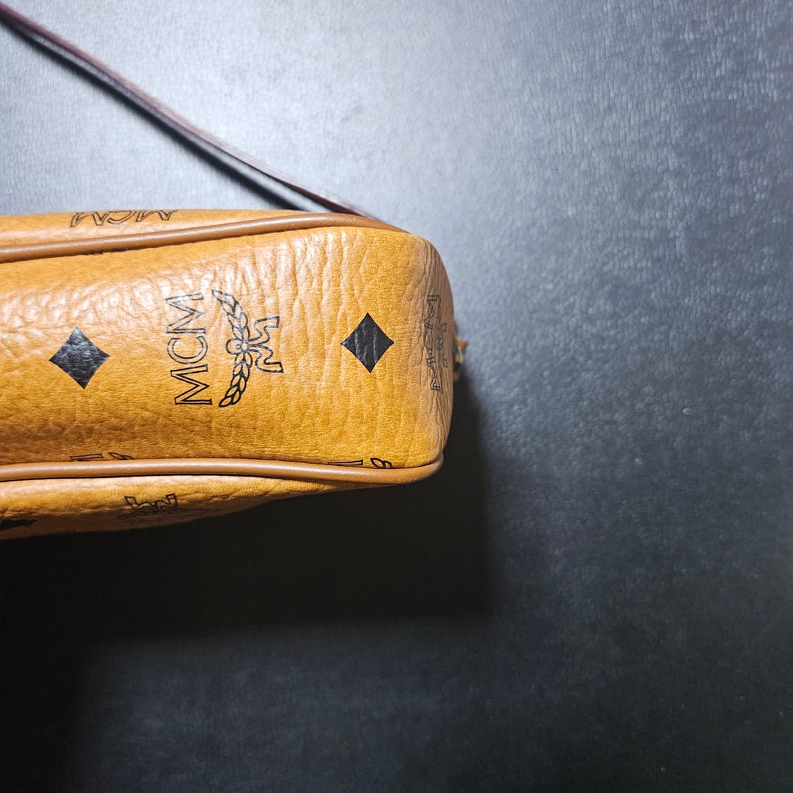 MCM 비세토스 크로스백 미니 꼬냑 상품이미지4