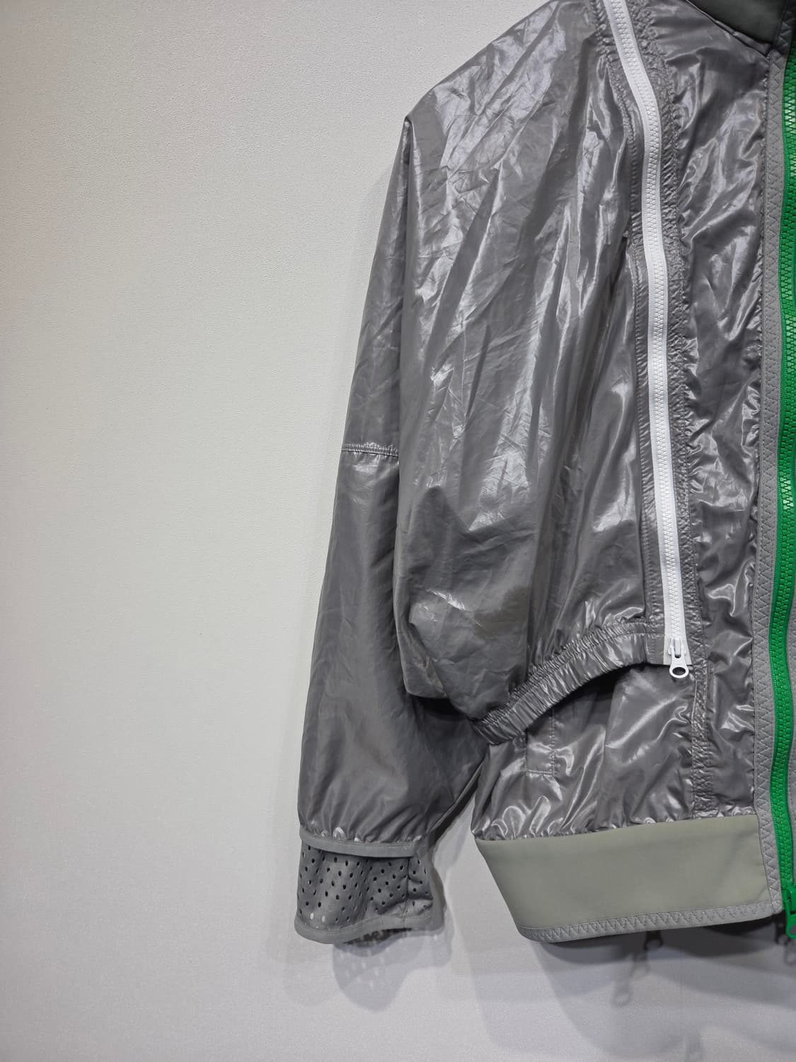 아디다스 바이 스텔라맥카트니 런 나일론 메탈릭 자켓 상품이미지4