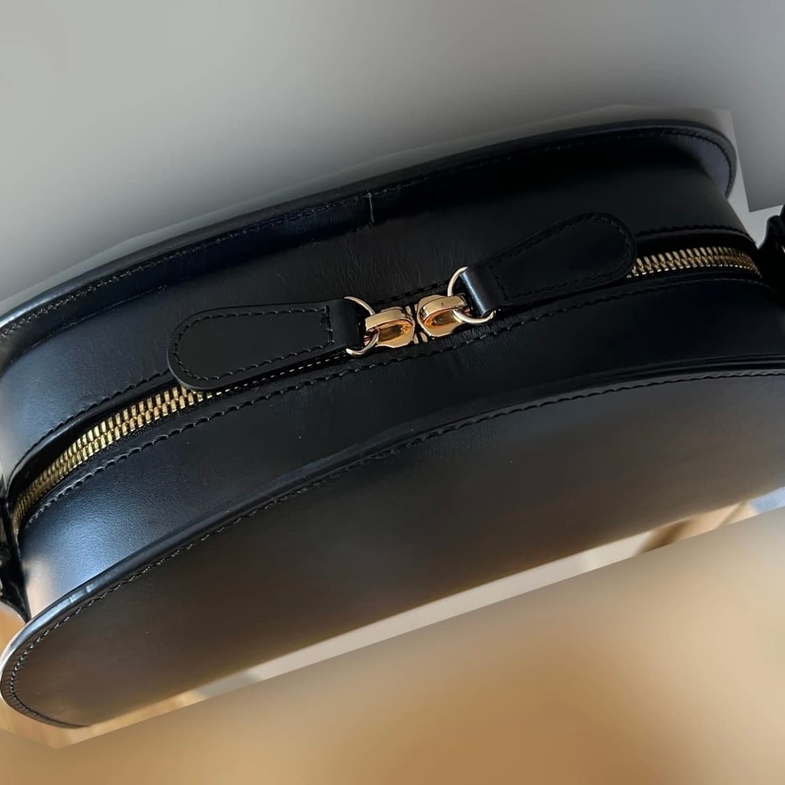 아페쎄 하프문 가방 APC 상품이미지2