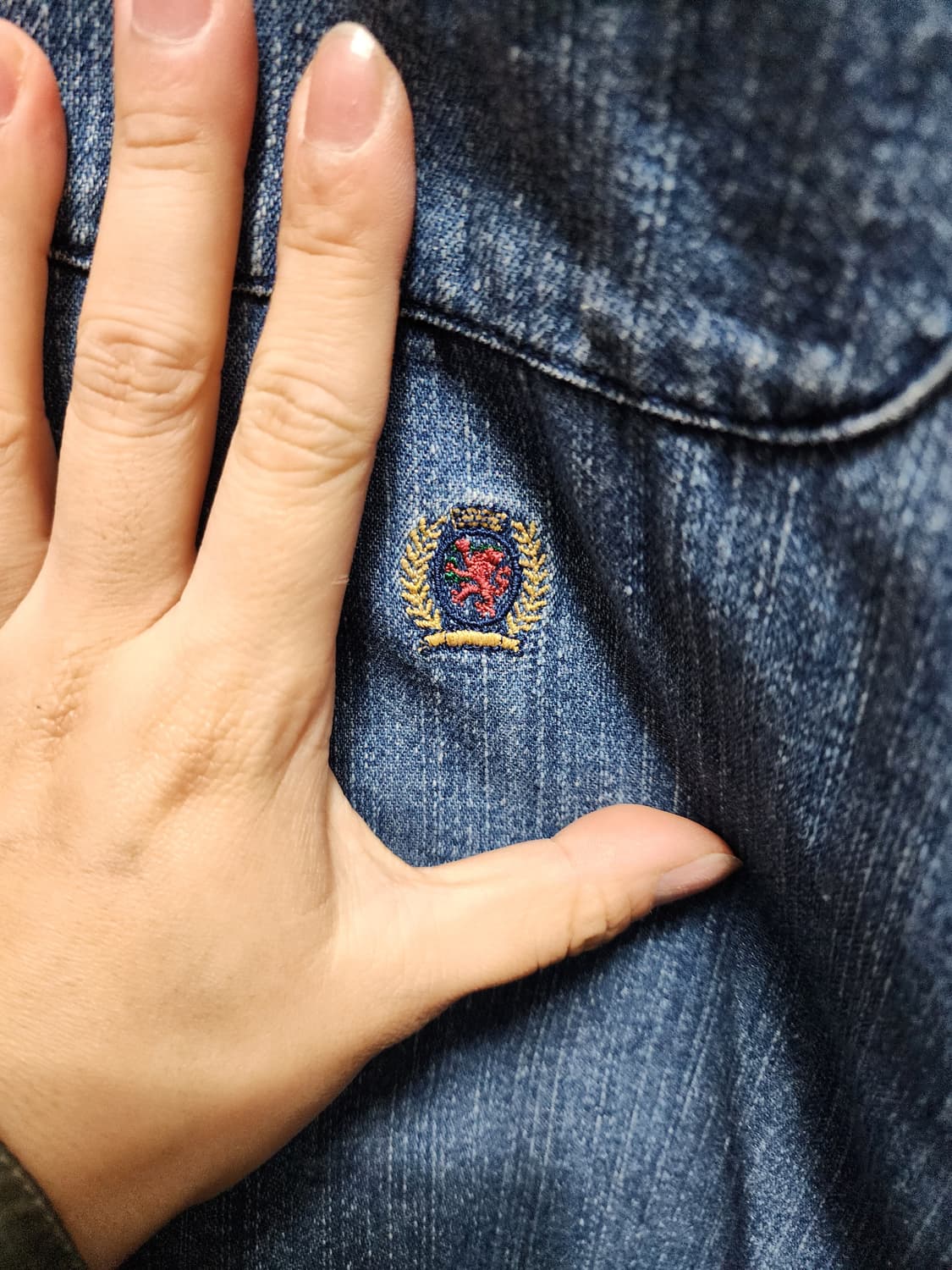 타미힐피거 올드스쿨 월계수 데님 셔츠 상품이미지3