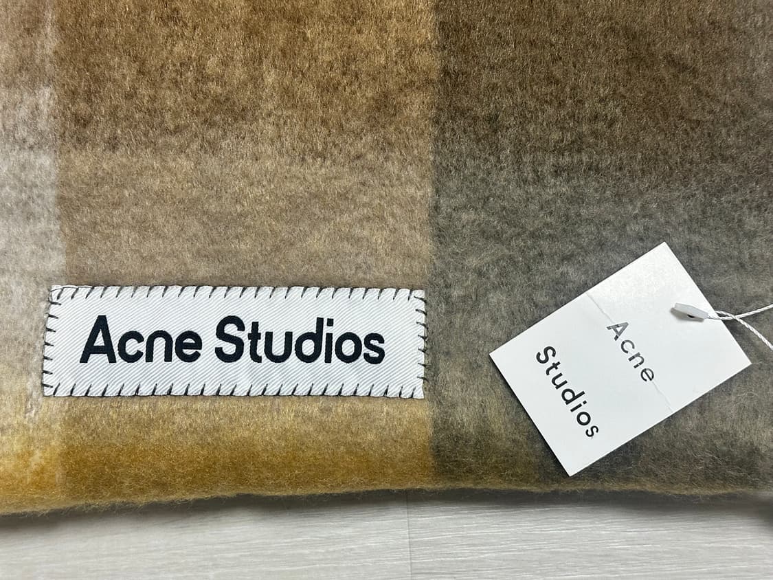 아크네스튜디오 모헤어 체크 머플러 상품이미지1