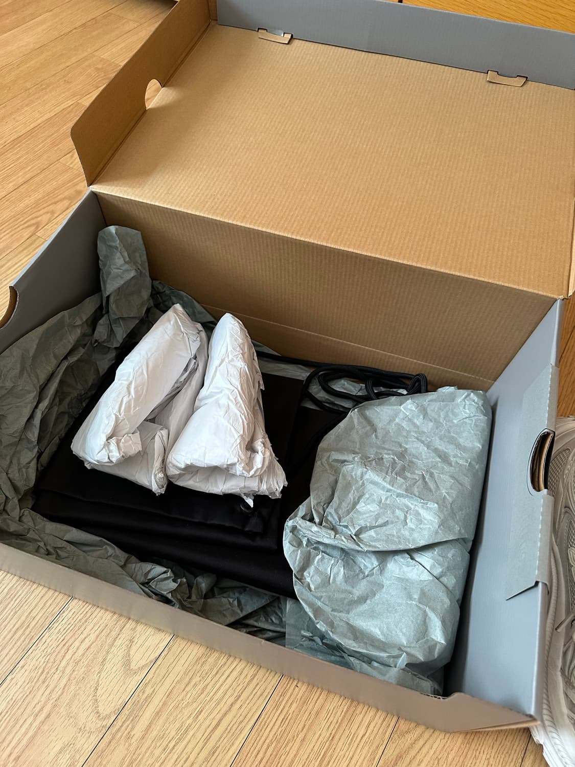 발렌시아가 6xl 화이트 43 상품이미지6