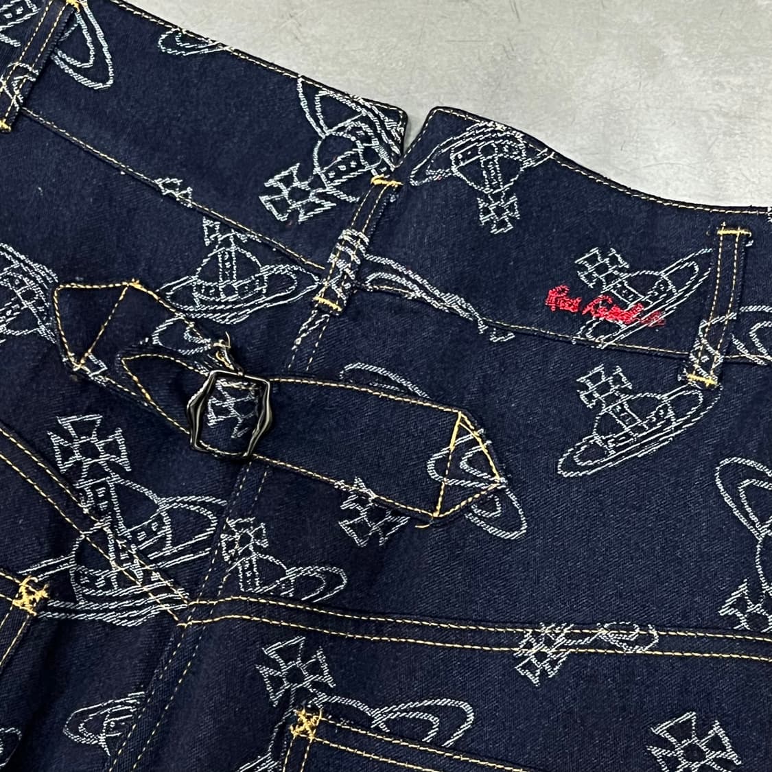  비비안 웨스트우드 로고 패턴 배기 데님 팬츠 y16365 상품이미지6