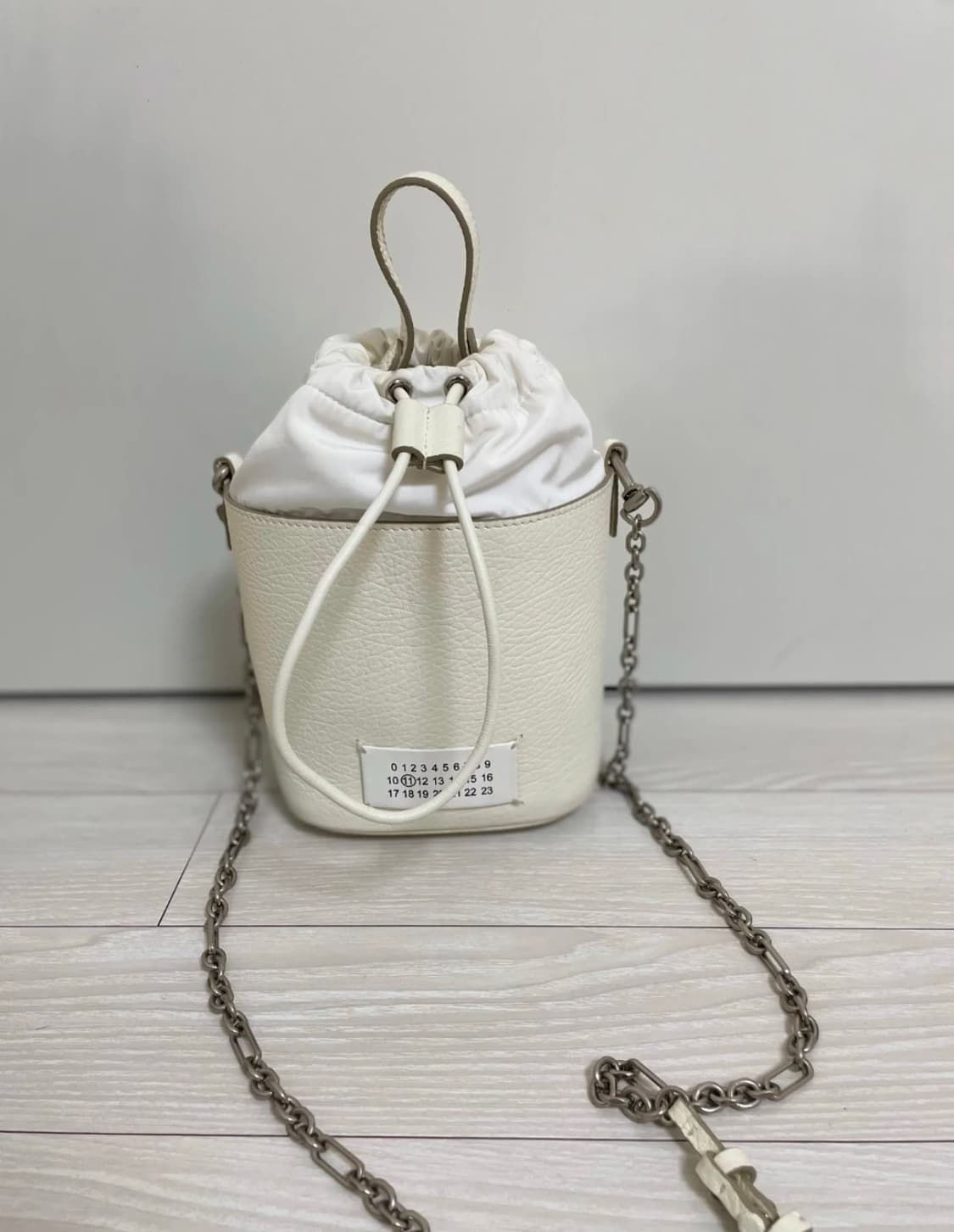 정품)메종 마르지엘라 5AC 화이트 버킷백 상품이미지1