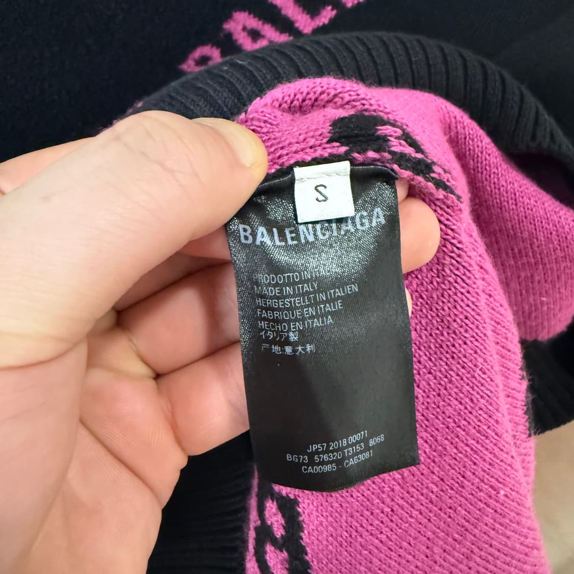 [S사이즈]발렌시아가 멀티로고 니트 상품이미지3