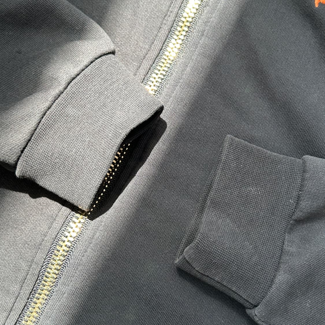 오프화이트 이글 자수 투웨이 후드 집업 상품이미지4