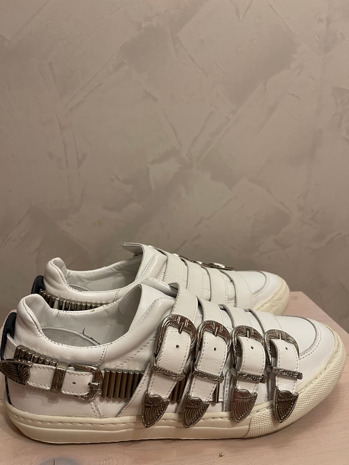 토가 풀라(Toga Pulla) 버클 스니커즈 화이트 37  상품이미지1