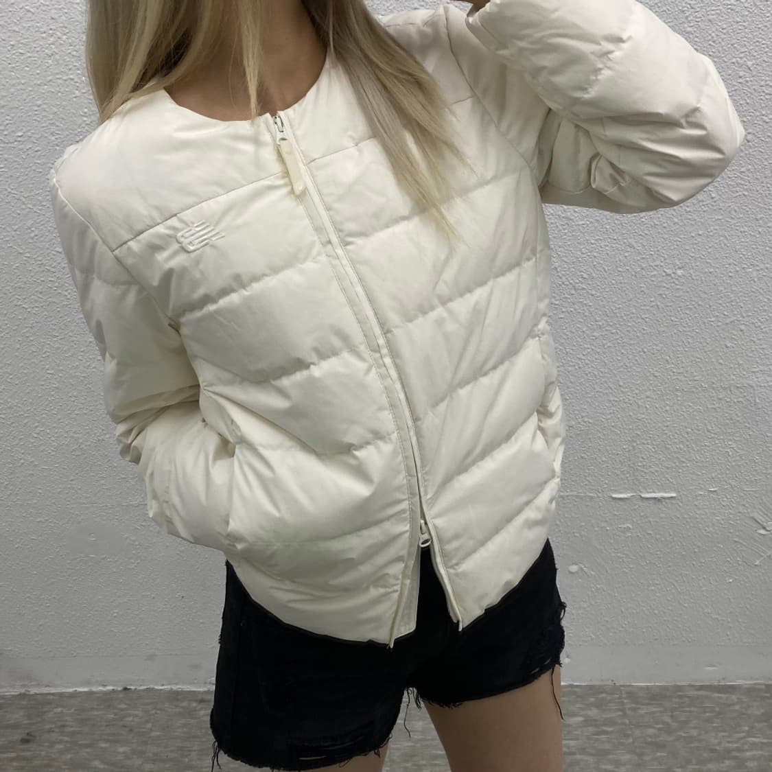 뉴발란스 센터로고 아이보리 투웨이 경량 패딩 M 상품이미지1