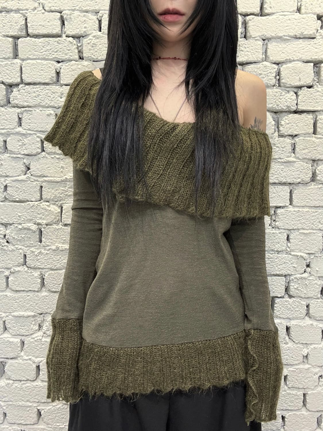 Grunge Knit Trim Off-Shoulder Top 상품이미지1