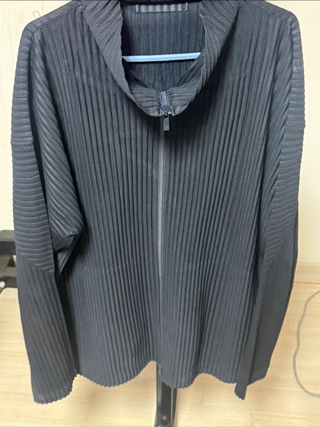 이세이미야케 옴므플리세 집업 네이비 3사이즈 상품이미지2