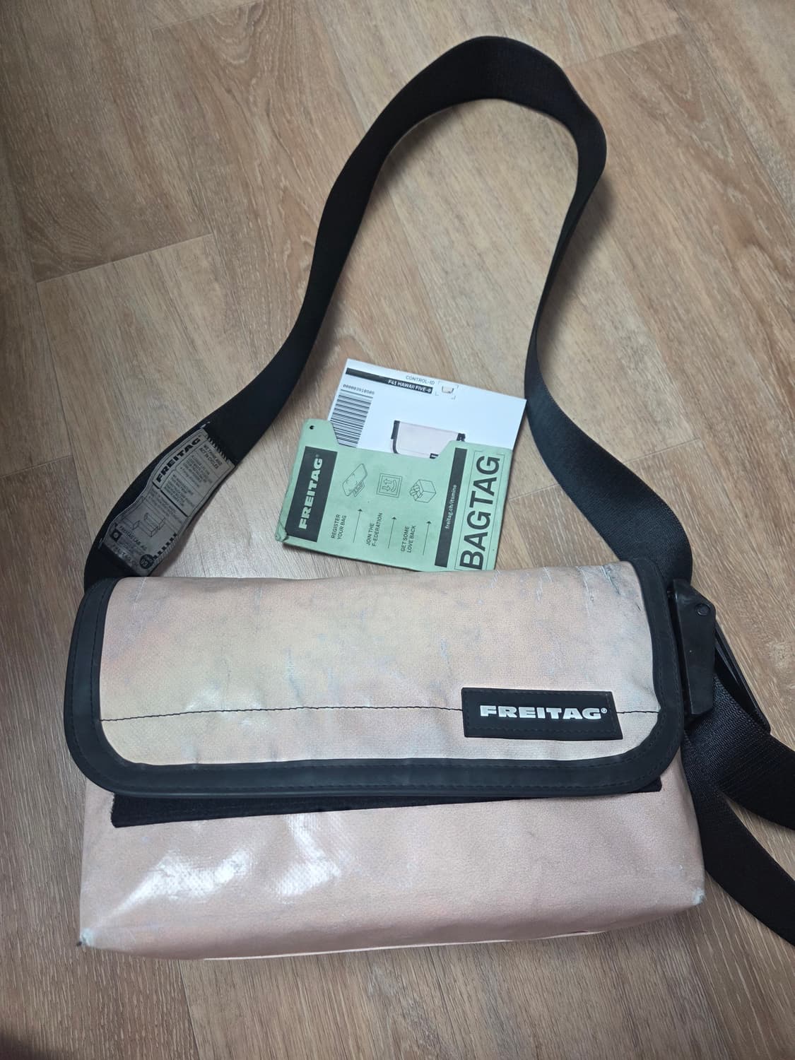 프라이탁 하이파이브오 연한 오렌지 색상 상품이미지1