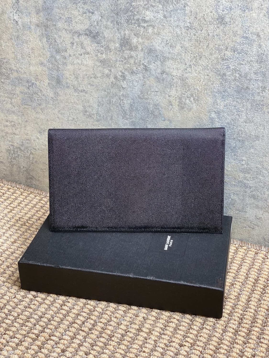 생로랑 565739 블랙 그랑 드 뿌드르 금장 업타운 클러치 상품이미지2