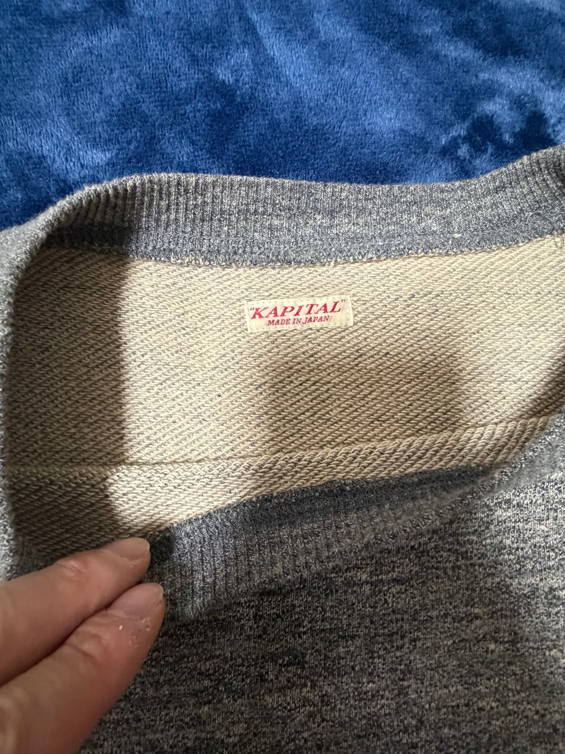 캐피탈 본 스웻 맨투맨 팔아요 상품이미지4