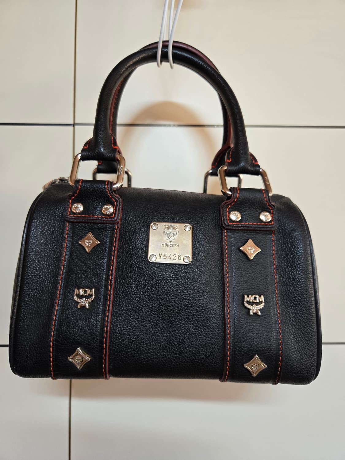 MCM 정품 블랙 레더 은장로고 미니 토트백 상품이미지1